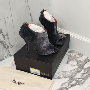 Badgley Mischka 4 inch heel silver metallic open toe boots, NWT
